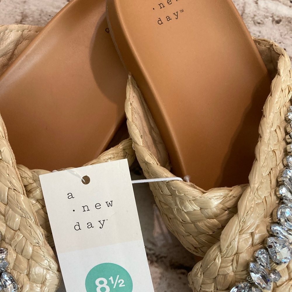 NWT a new day sandals, rhinestone detailing size 8 1/2. - Picture 4 of 5